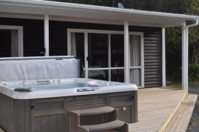Lakeside Cottage with Jetty at Lake Tarawera